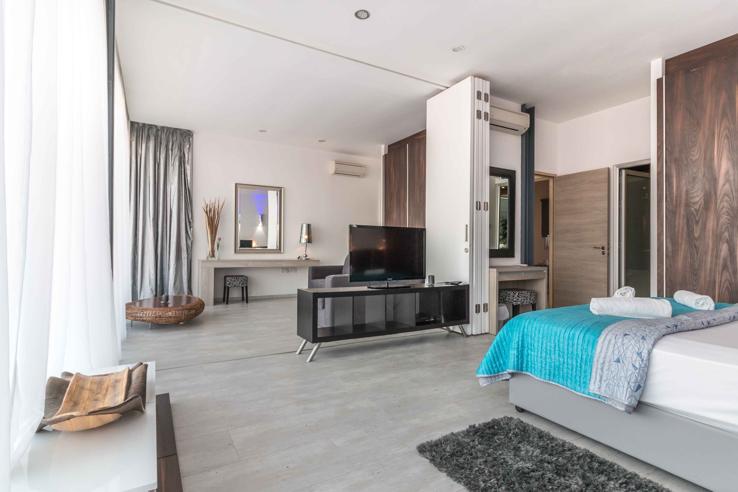 villa-floor-interior-vacation-cottage-loft-791792-pxhere.com_11zon-scaled-1
